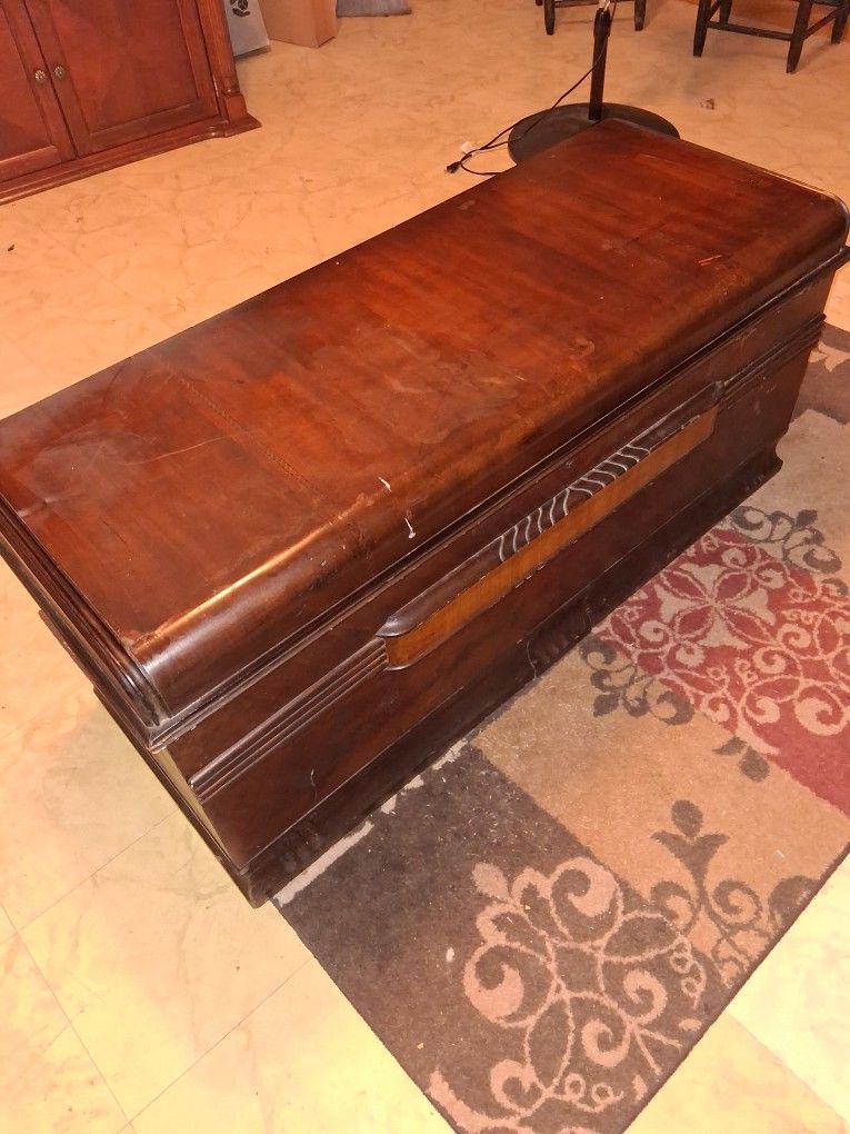 $450 SOLID Cedar Trunk/coffee Table. Bed Sitting Area