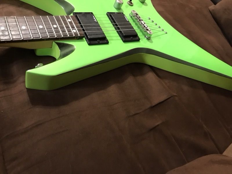 Jackson Kelly Professional Green Flame Top + HARD CASE for Sale in  Aventura, FL - OfferUp