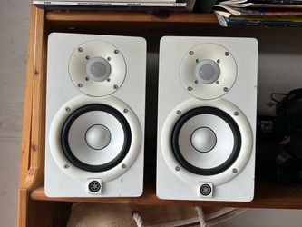 Pair of Yamaha hs5 monitors