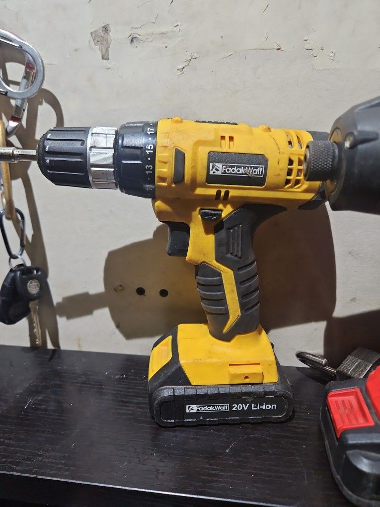 Drill Similar To Dewalt 