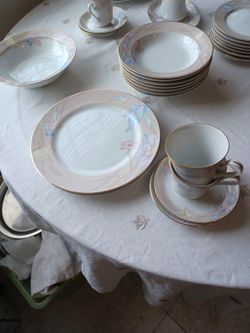 Mikasa Fine China, "Charisma Beige"  40 pieces