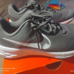 Nike Revolution 6 