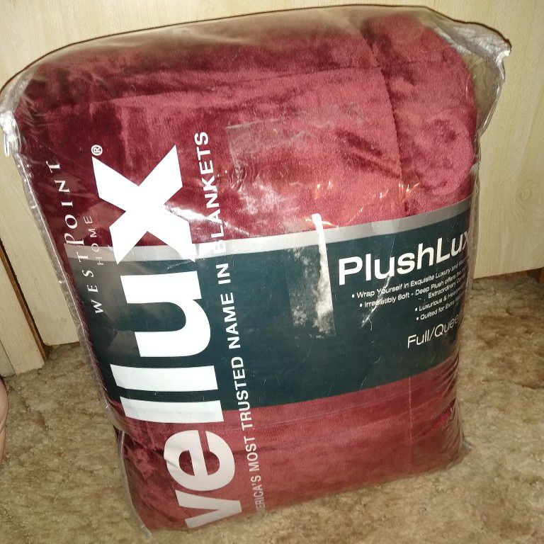 New In Package 🆕 Vellux Plush Lux Blanket Queen!