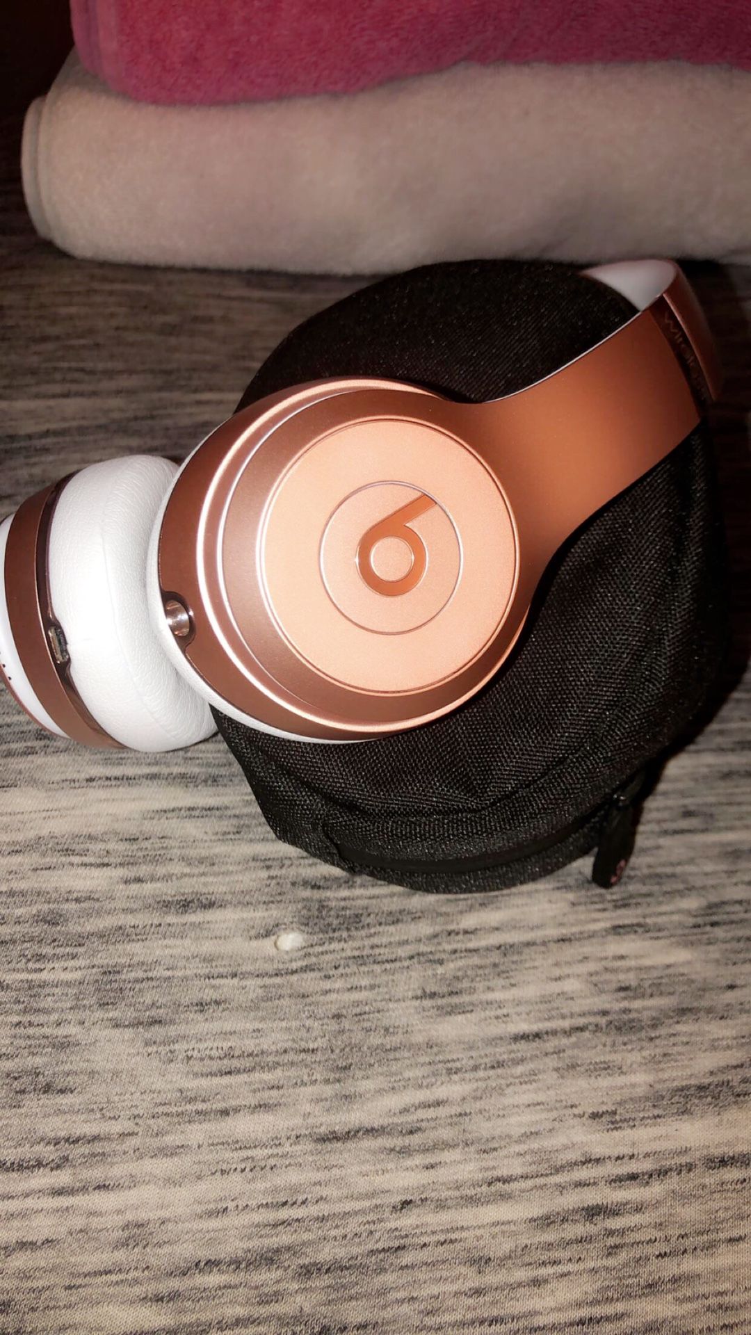 Rose Gold Beats Solo 3