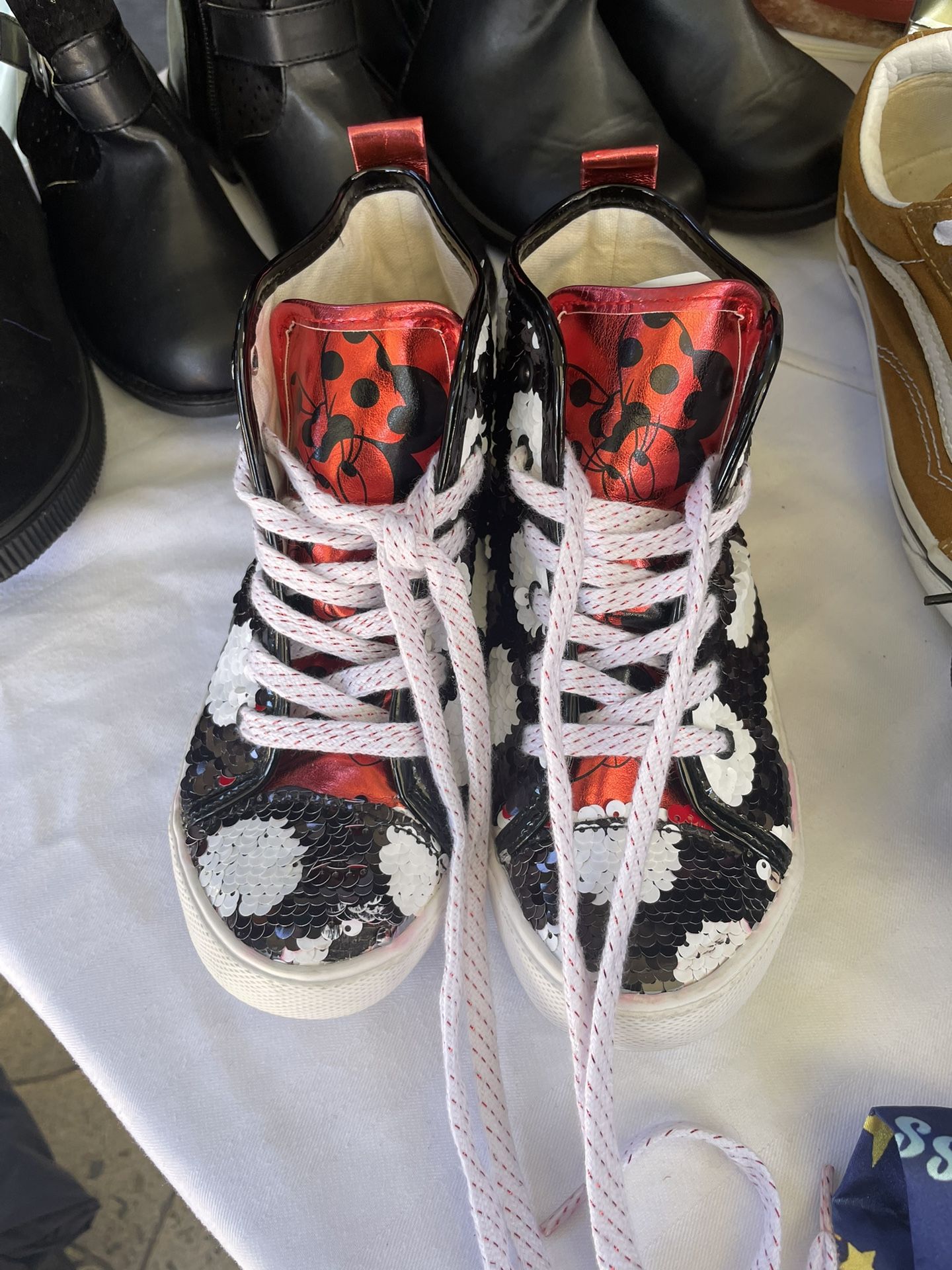 BRAND NEW DISNEY TENNIS SHOES SIZE 4.5