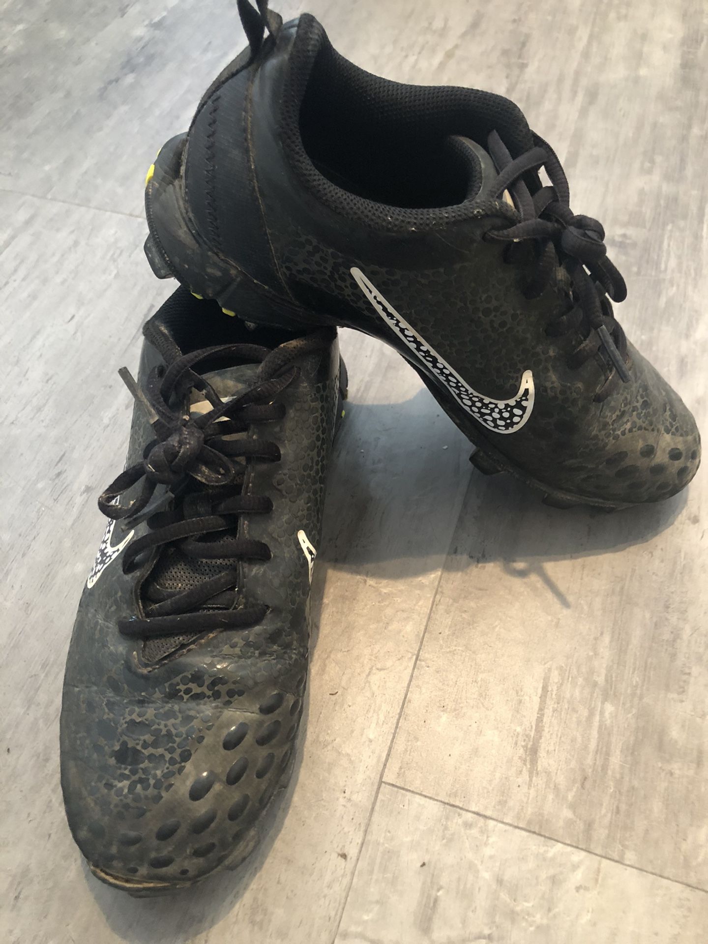 Girls Nike softball cleats