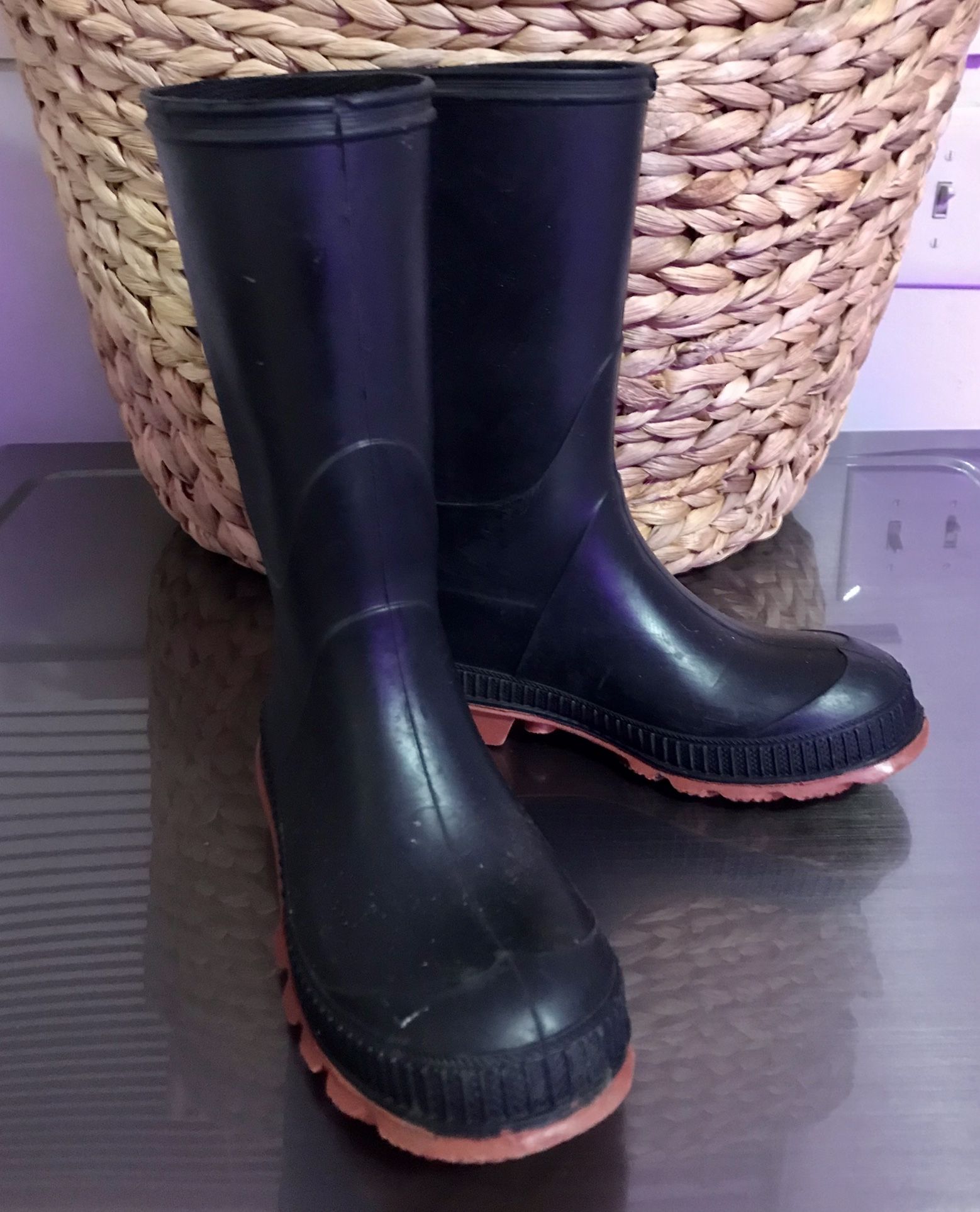 Boys Size 1 Rain Boots