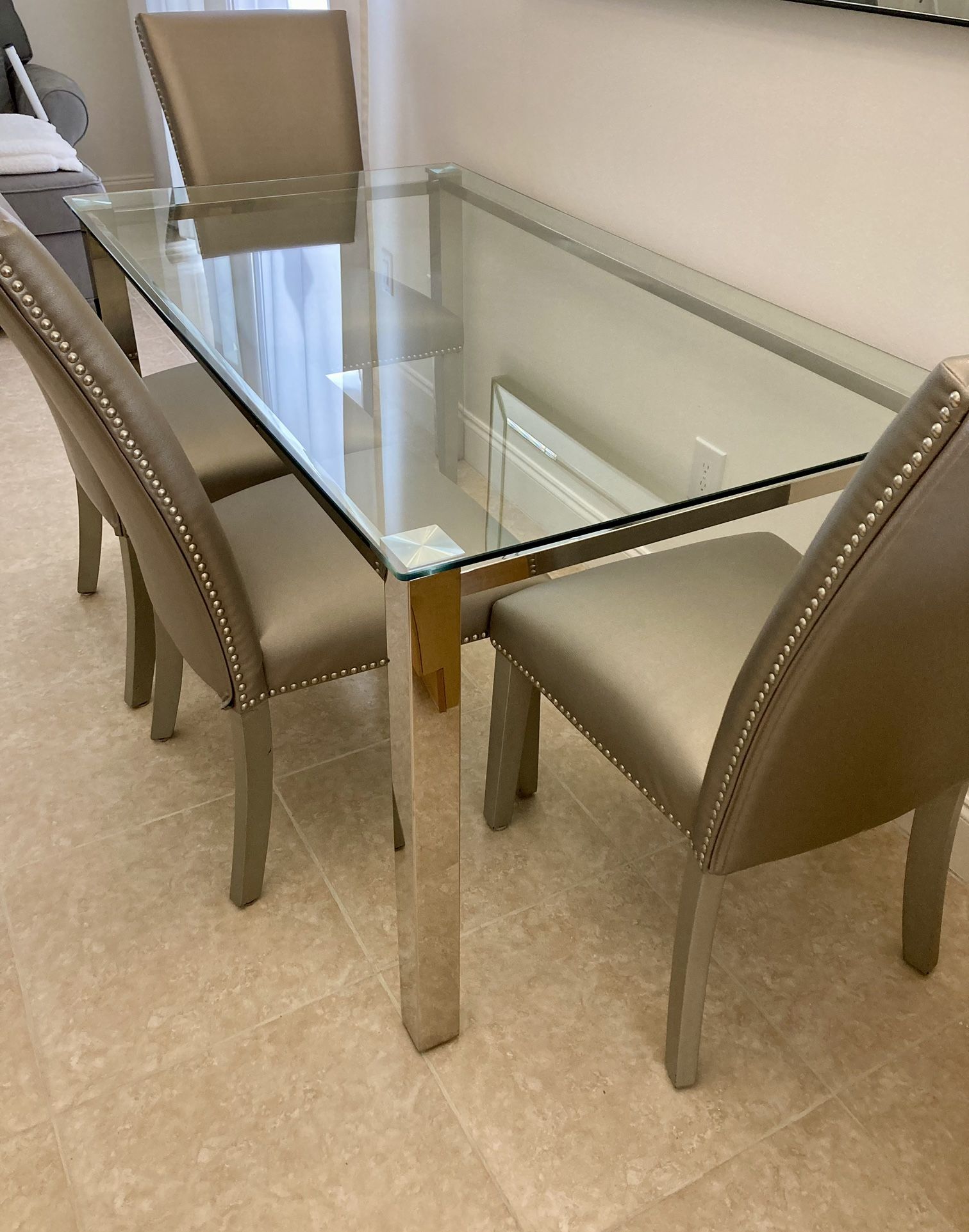 Dining Table & Chairs Set