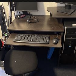 Computer and desktop