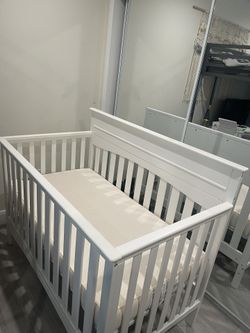 Crib And Mattress / Cuna Y Colchón