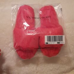 VICTORIA'S SECRET SIZE L SLIPPERS 