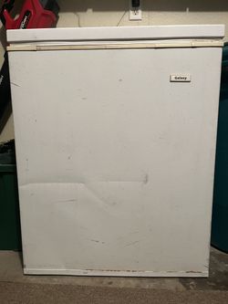 Sears Galaxy deep freezer. White