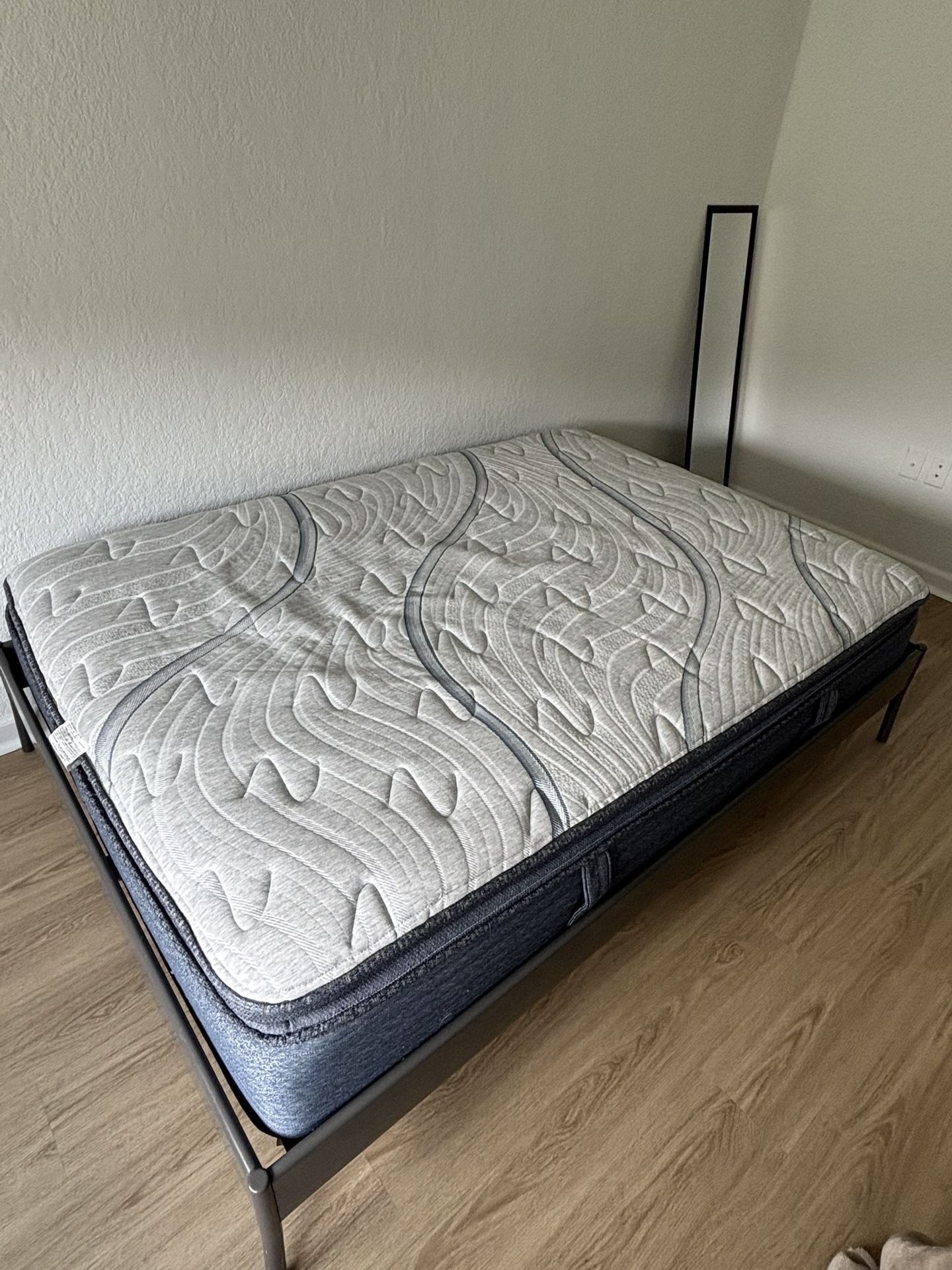 Full Size Soft Serta Mattress