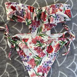 This H&M bikini tankini 2 piece swimsuit in size 6 