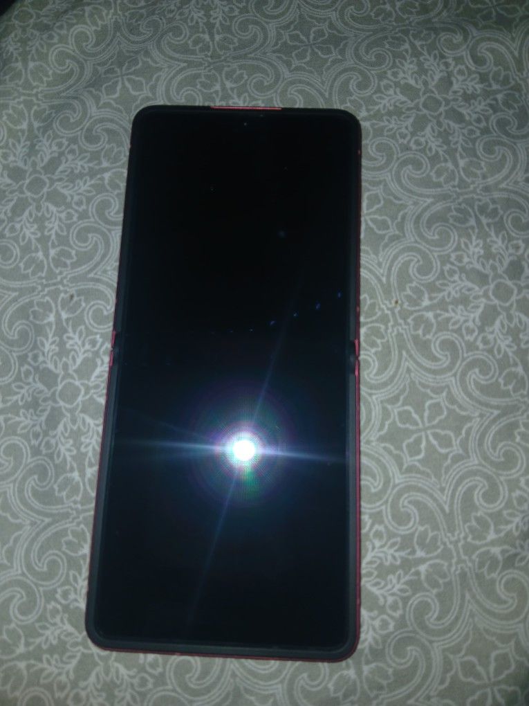 For Sale: Samsung Galaxy Z Flip 7 (512GB) – Coral Red – Factory Unlocked