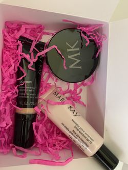 MK. CC Cream Sunscreen Broad Spectrum , Translucent Loose Powder and Foundation Primer Sunscreen Broad Spectrum .