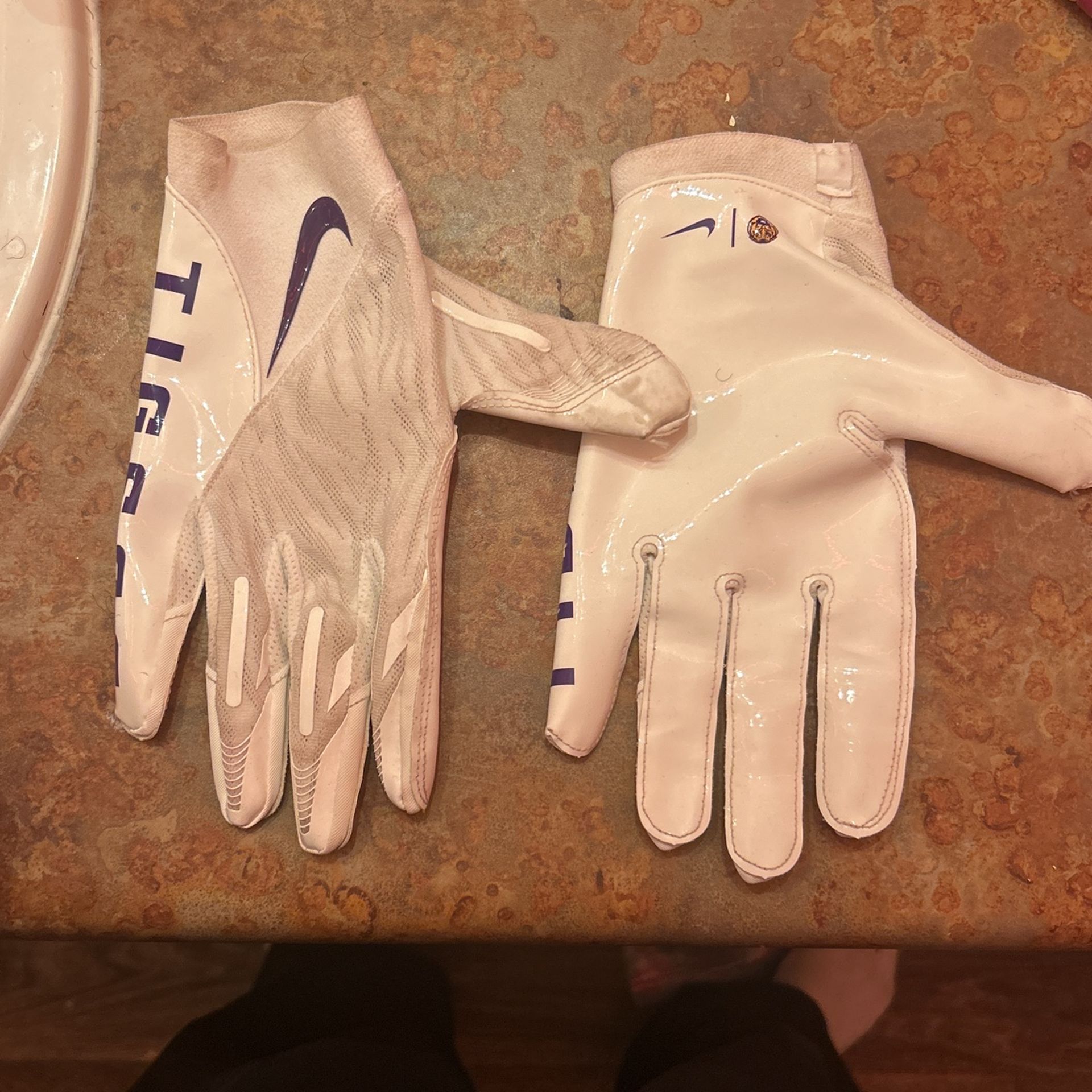 college glove