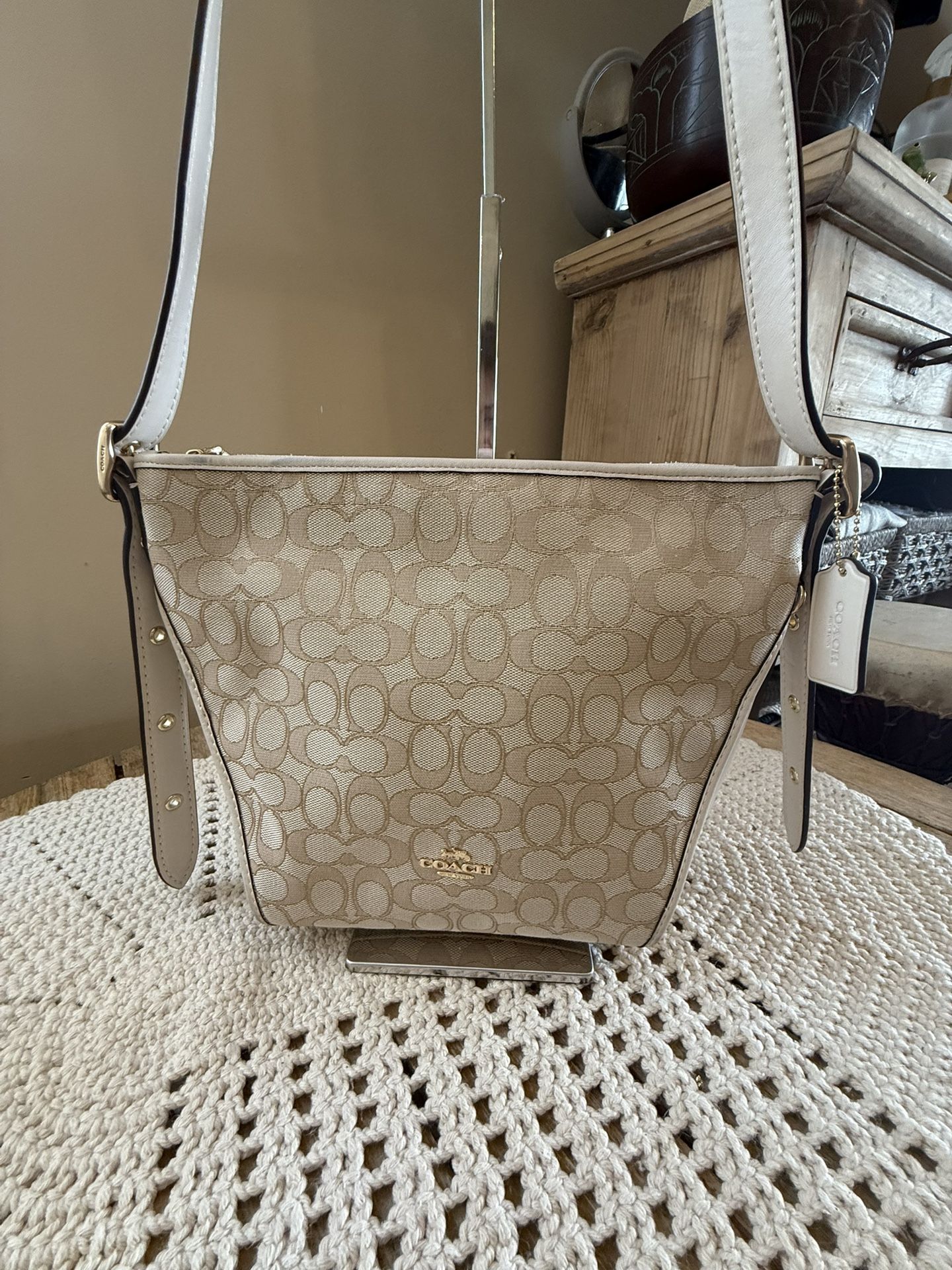 Coach New Bag Without Tags Coach bag new without tags retails for $(contact info removed)7SVDK6 style number Crossbody And Shoulder style