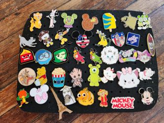 Disney Pins and Lapel Pins!!