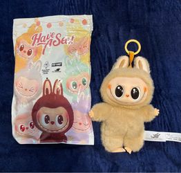 POP MART THE Monster LABUBU keychain and sings