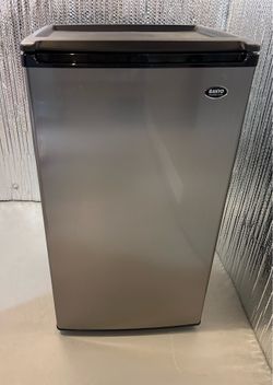 Mini Fridge - 3.7 Cu. Ft. Counter-High