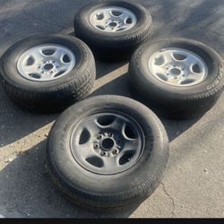 4 - 255/70r16 6x5.5 6x139.7 Chevy Silverado Stock Wheels Rims With Good 80% Treads Tires!!!!!!