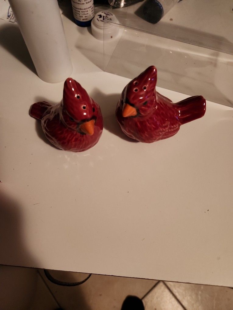 Cardinal Salt And Pepper Shaker