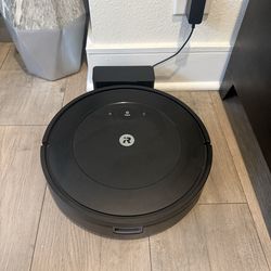 iRobot Roomba Robot Vacuum w/ Charging Dock (Works Great)