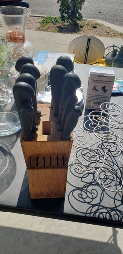 Set of knifes missing a few