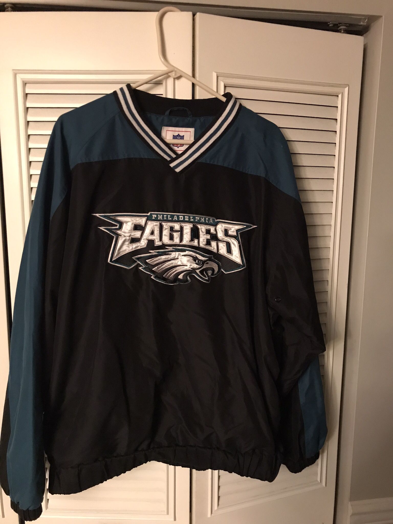 Philadelphia Eagles Large Pullover Jacket