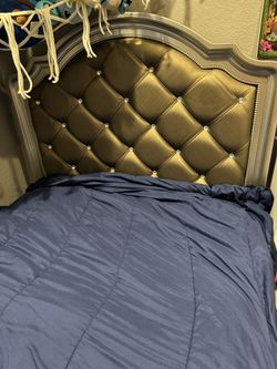 Madelynn Platinum/silver Twin Upholstered Bed