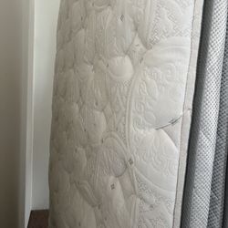 Serta Ridgemont Queen mattress, box spring, frame