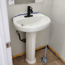 Pedestal Sink Faucet