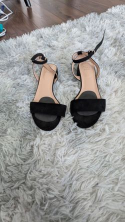 Black flat shoes