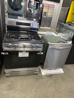Samsung - 2 pc Kitchen Bundle / 30” Gas Range & Dishwasher In Stainless Steel