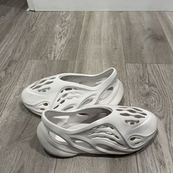 yeezy foam runners white 