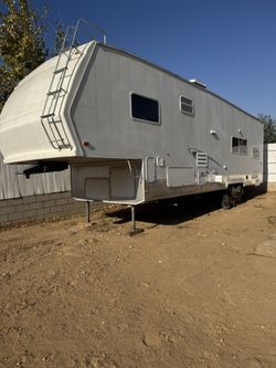 2005 Sierra 5th Wheel Trailer