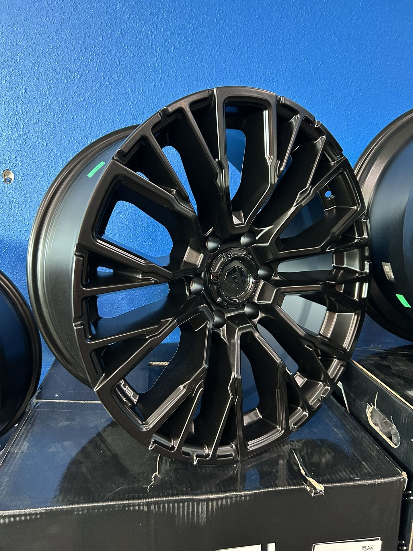 FUEL OFF-ROAD D847 6x5.5 Size 20x9 Offset:+20mm Gloss Black