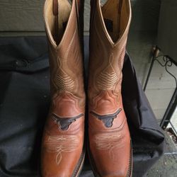Womes Boots Size 8