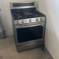 LG thinkQ stove basically new only 6months old