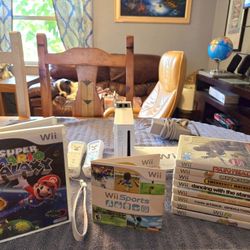 Wii Sports, Super Mario Bundle. Console, Game Lot,2 Controllers,2 Nunchucks  Loaded