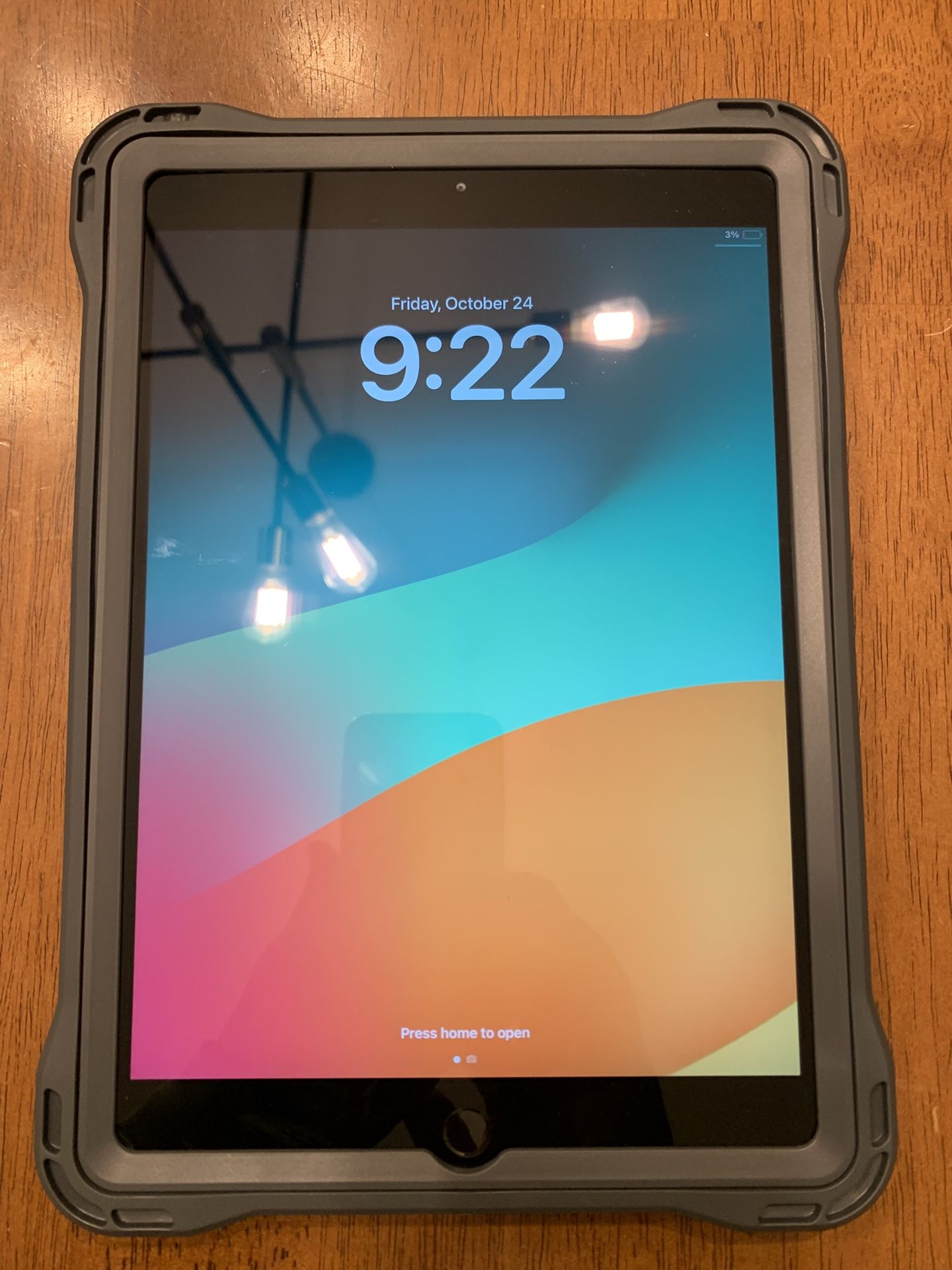Holiday Sales! Apple iPad 7th Generation 10.2” 32GB Unlocked Like New!
