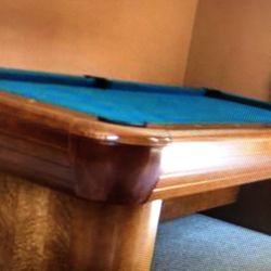 Giibson Brunswick Pool Table 8 Ft. Excellent Condition