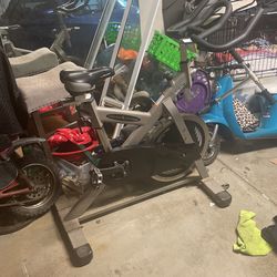 Visión Fitness Indoor Cycle Es700