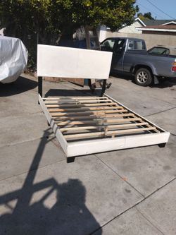 Mueble para colchón Queen  $30