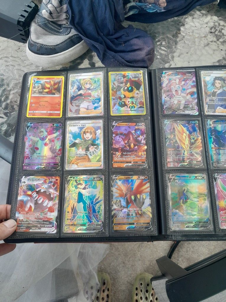 Pokemon , There's a Nice Altered Full Art Sneasle Holo In There