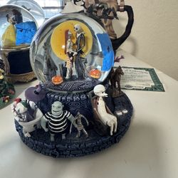Nightmare before Christmas snow globe