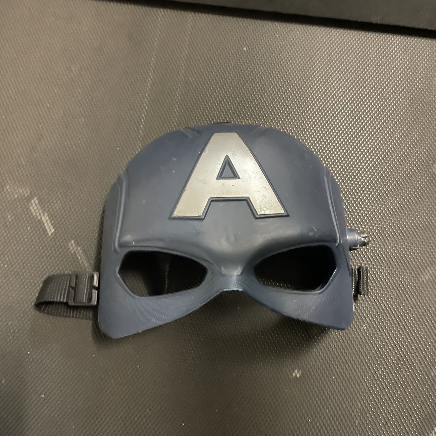 Vintage 2016 pretend play Marvel avengers Captain America mask