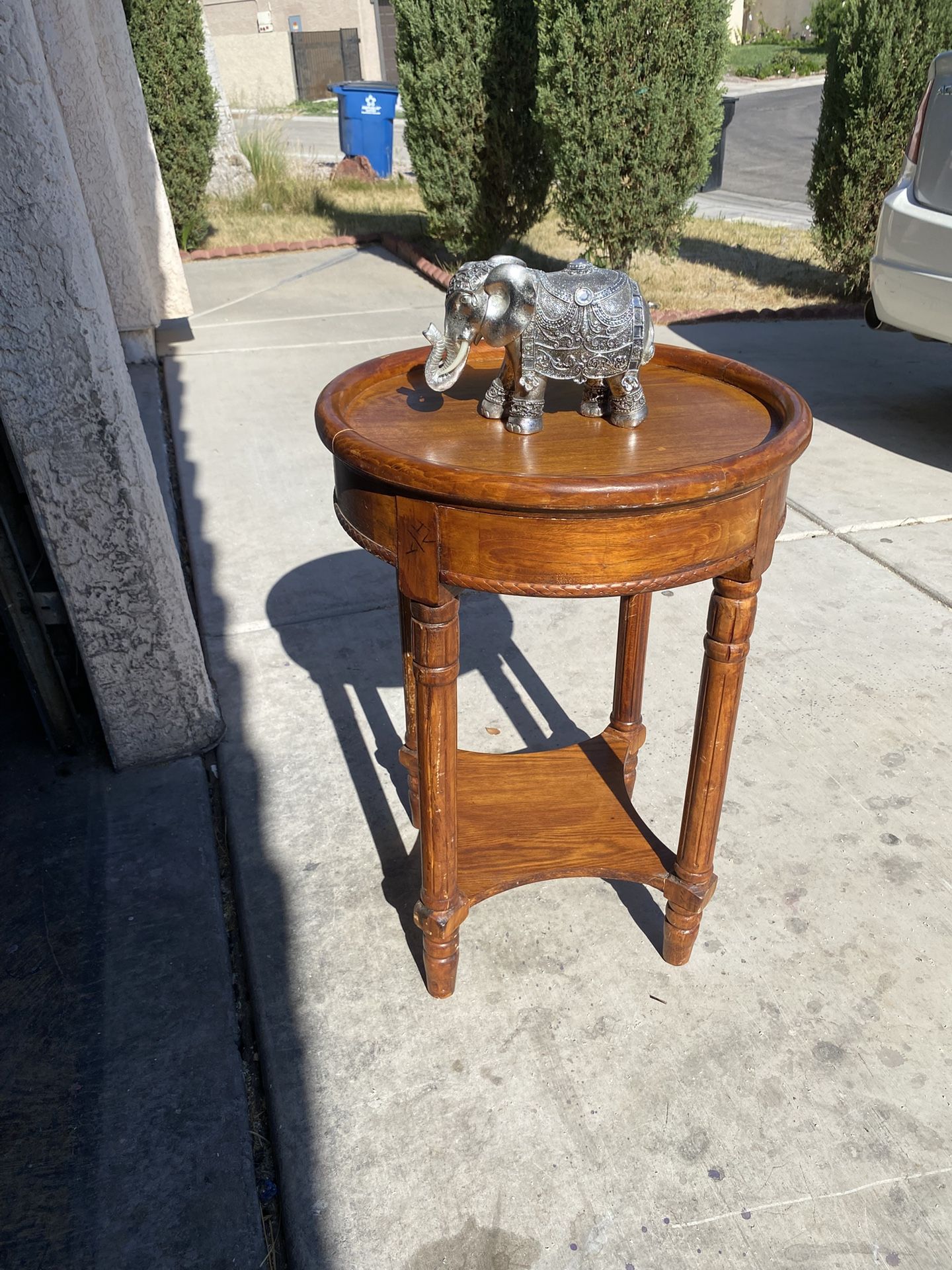 20” Round End Table