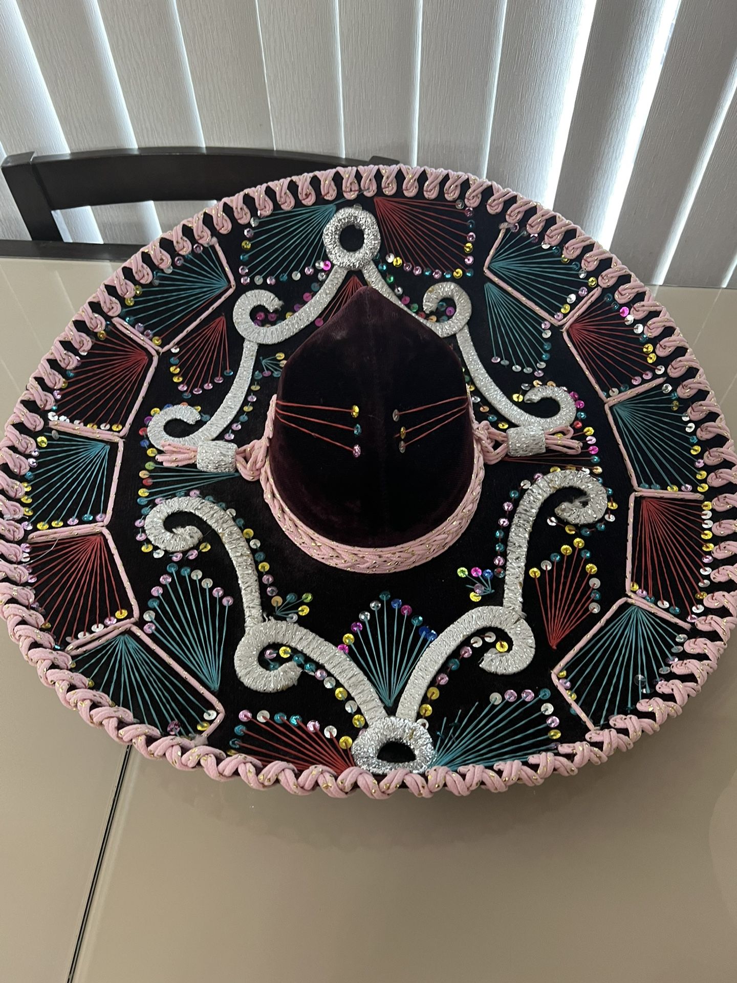 Vintage Sombrero 23in XXXXX Pigalle Made in Mexico Pink Silver Velvet Embroidery. Used in great condition.